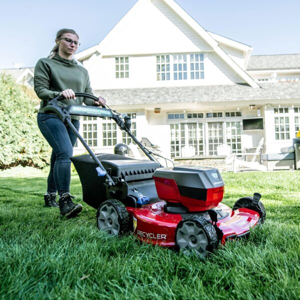 Toro Recycler 21466 22-Inch 60 V Battery Self-Propelled Lawn Mower - Image 10