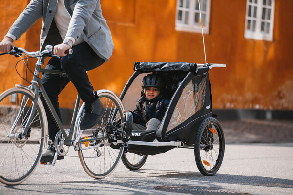 Thule – Coaster XT 2-Seat Bicycle Trailer and Stroller – Black - Image 9